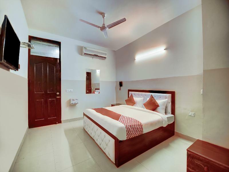Oyo 28461 Royal Stay Inn Delhi  Bagian luar foto